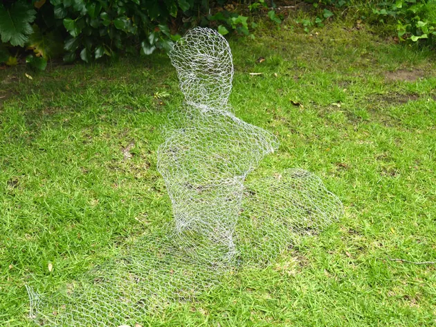 How to Make a Simple Chicken Wire Ghost 